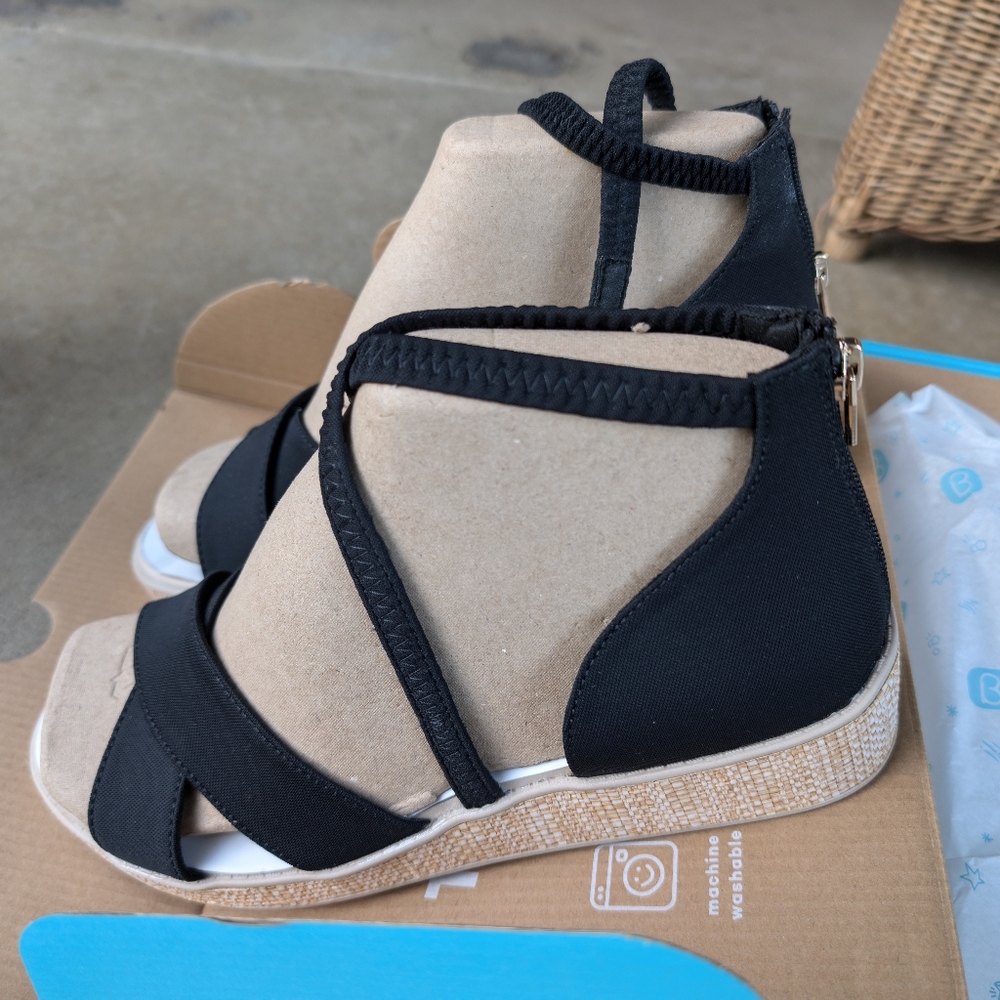 Black wedge sandals size 10w